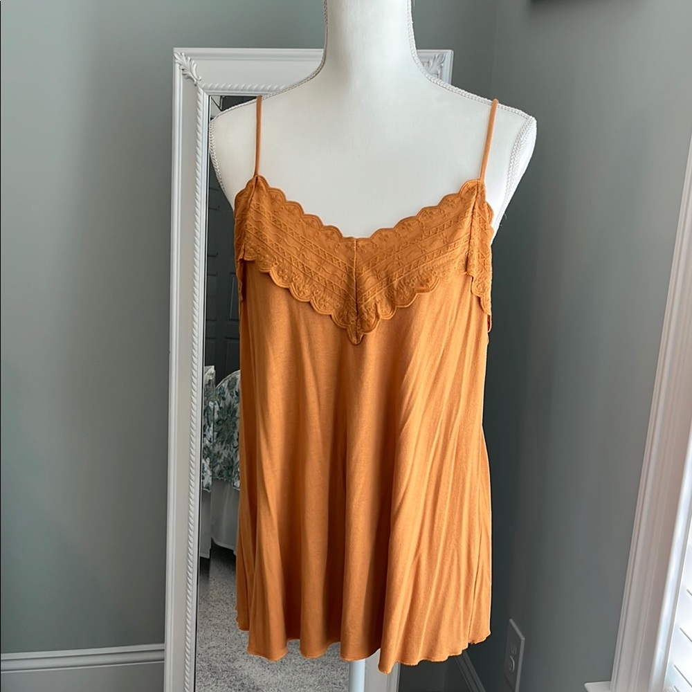 NWT Daytrip apricot tank top w/ adjustable straps, size L.